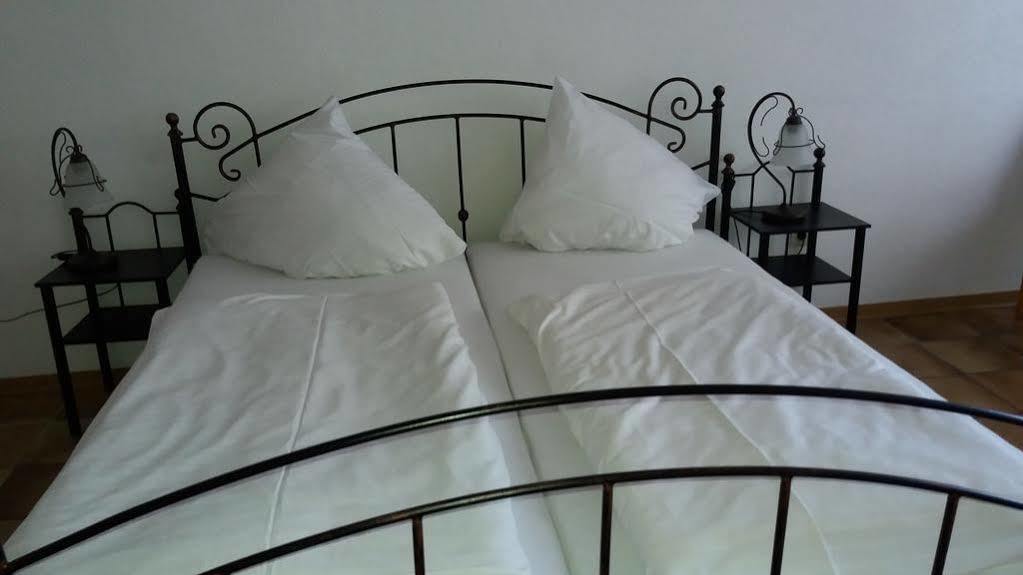 Forsthaus Alter Foerster Hotel Бад Ойнхаузен Екстериор снимка