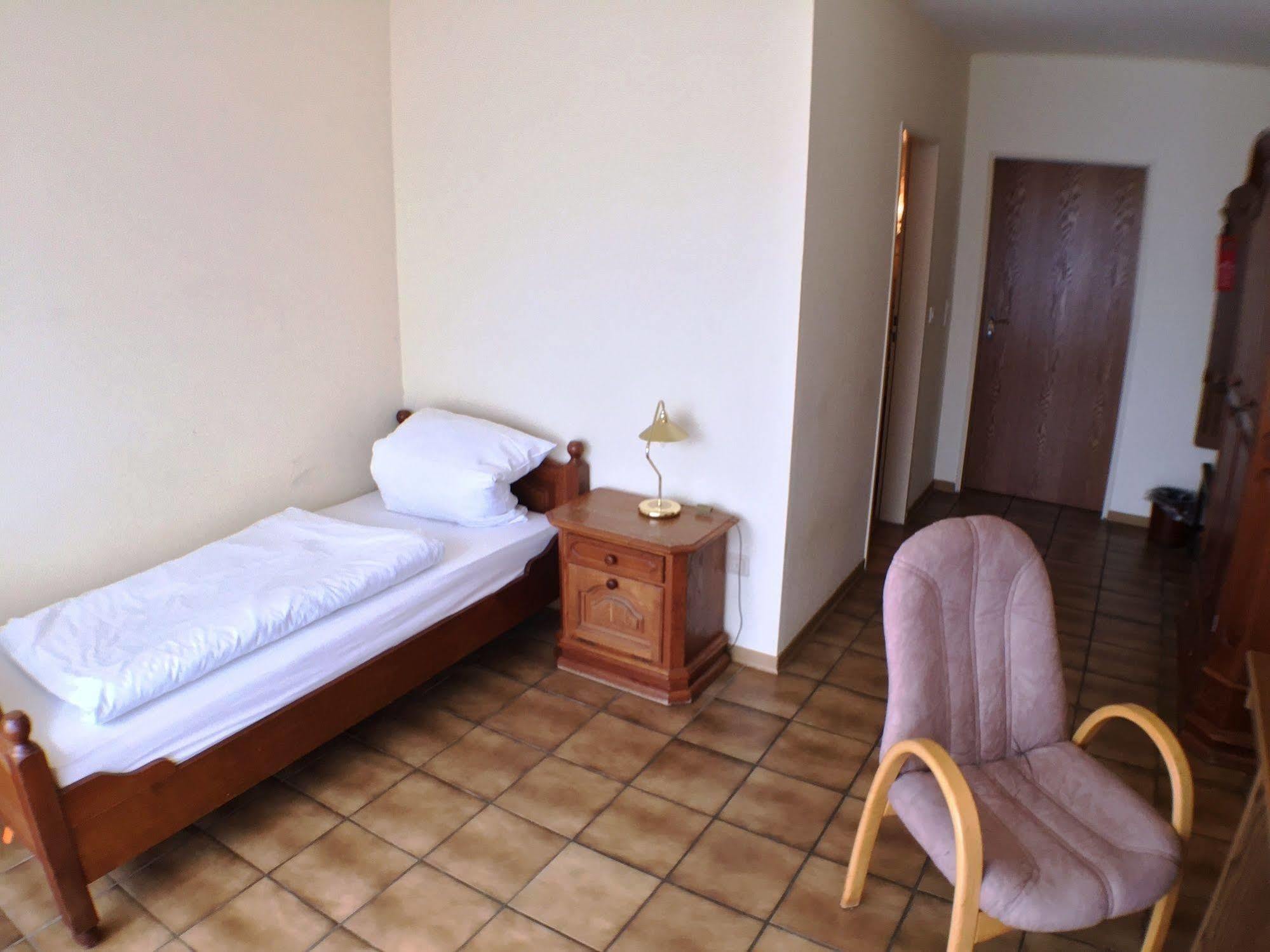 Forsthaus Alter Foerster Hotel Бад Ойнхаузен Екстериор снимка